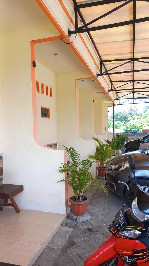 Angler Family Guest House Blitar Exterior photo